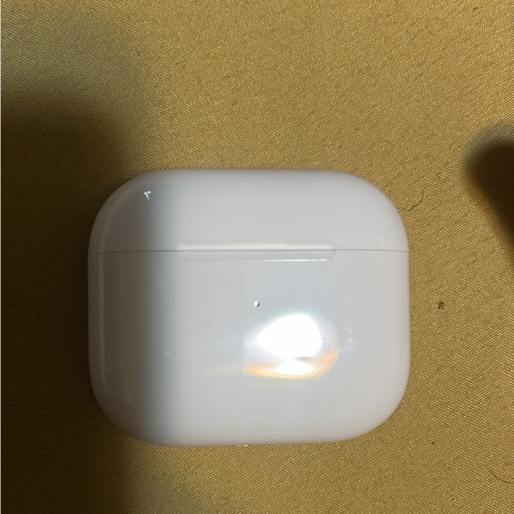 Apple AirPods with Charging Case - White - Picture 8 of 8